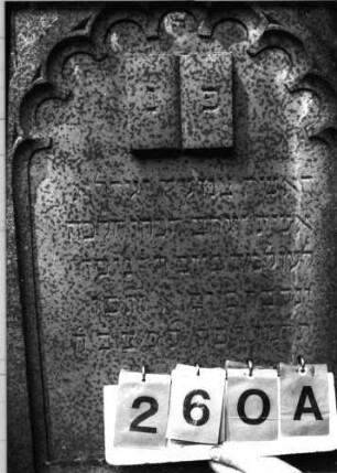 Grabstein 260 (Index: 99789675) Material: Sandstein Zustand: gut, Schrift vergoldet Maße HxBxT: 165x63x16 cm Symbolik: aufgeschlagenes Buch: Grabstein 260A