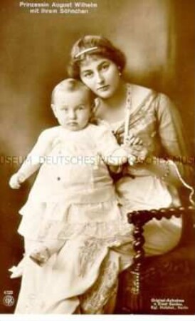Alexandra Viktoria von Preußen mit ihrem Sohn