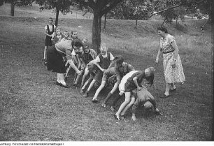 VEB Kelterei Lockwitzgrund. Ferienlager, Juli 1951