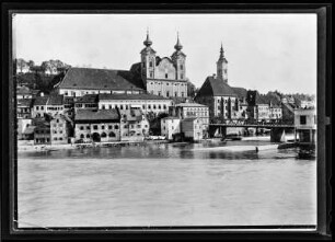 Österreich, Steyr. Zusammenfluss von Enns und Steyr mit Michaelerkirche