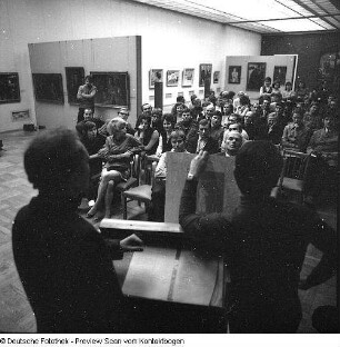 Hans Grundig Ehrung mit Lea, Jugendklub Staatliche Kunstsammlungen