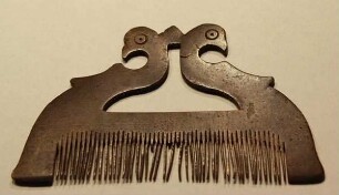 KAMM AUS MESSING