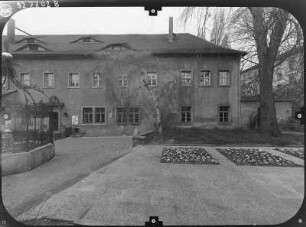 Zittau, Klosterstraße 3. Ehem. Franziskanerkloster. Ostflügel (Umbau 1884, 1936, Städtische Museen). Straßenfront (Teilansicht)