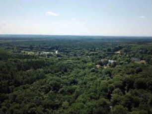 Sachsenwald: Luftbild Richtung Süd-West: mittig Friedrichsruh