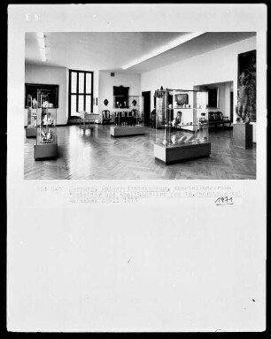 Ausstellungsraum "Mobiliar und Kunsthandwerk des 18. Jahrhunderts"