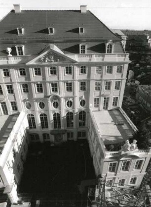 Dresden-Altstadt. Baustelle Coselpalais. Blick vom Gerüst der Frauenkirche
