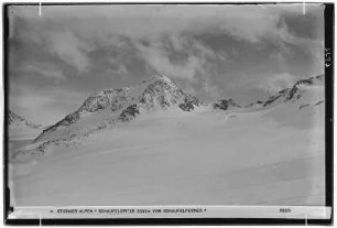 Stubaier Alpen. Schaufelspitze (3333 Meter) vom Schaufelferner