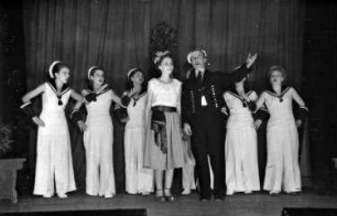 Freiburg: Frank mit Matrosengirls