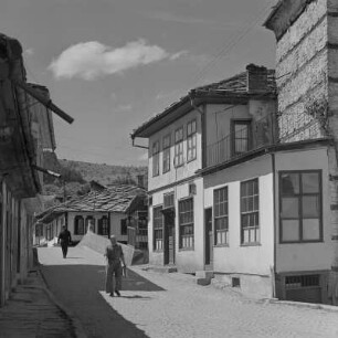 Die bulgarische Kleinstadt Trjawna an den nördlichen Hängen des Balkangebirges liegend