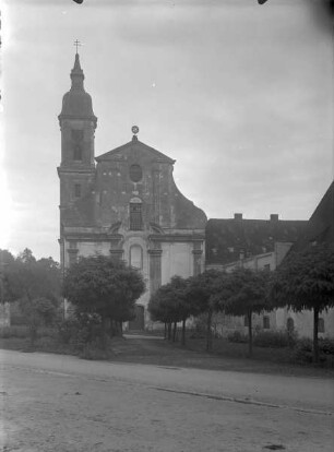 Katholische Pfarrkirche Sankt Peter und Paul & Ehemalige Prämonstratenserkirche