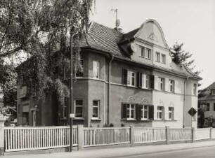 Radebeul, Goethestraße 17/ August-Bebel-Straße 21. Doppelwohnhaus (1928)