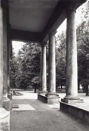 Bad Warmbrunn (Jelenia Góra-Cieplice Śląskie-Zdrój). Gebäude im Kurpark