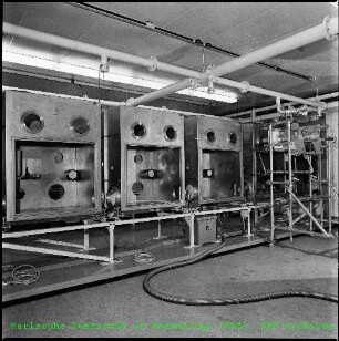 Montage von Gloveboxen im Forschungsreaktor 2 (FR 2)