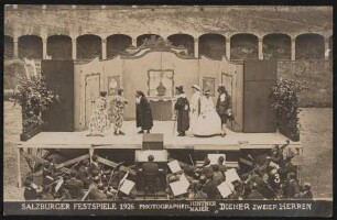 Bühnenszene aus Carlo Goldonis "Der Diener zweier Herren" in der Felsenreitschule bei den Salzburger Festspielen 1926