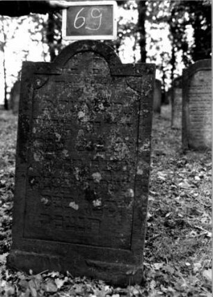 Grabstein 69 [Nir S. 70 Nr. 7.14]