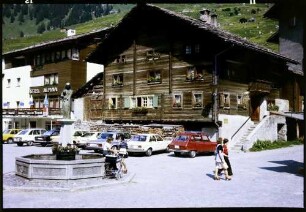 Vals: Marktplatz und Walliser Haus