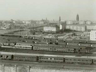 Dresden. Blick von der Hochschule für Verkehrswesen über das Schienengelände des Hauptbahnhofs nach Norden zur Prager Straße