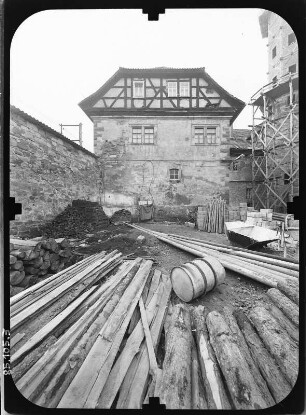 Marksuhl. Schloß (1587/1591, Ausbau 1613/1616 und 1741/1743). Hauptgebäude. Hofansicht