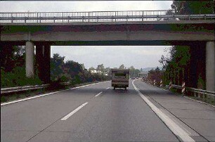 Hauptfahrbahn Ost (Basel Richtung Karlsruhe): Brücke Nord (Hauptfahrbahn Nord der A98) von Süden
