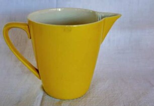 Fruchtsaftkanne gelb