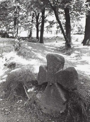 Steinkreuz : Auerbach. Steinkreuz (Tatzenkreuz) im Stadtpark