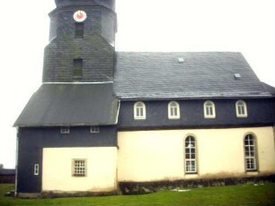 Evangelische Kirche - Kirchturm mit Sakristei und Langhaus über Traufseite Nord (in Barocker Zeit überarbeitet)