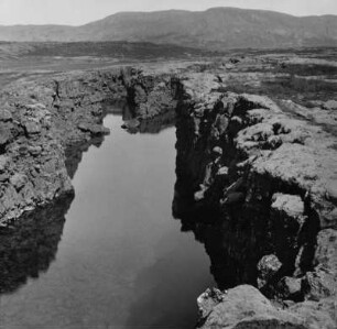 Vulkanische Erdspalte im Lavafeld von Thingvellir, Island