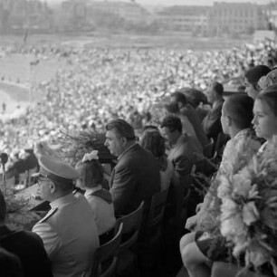 10. Jahresfeier der Pioniere in Sofia Festtribüne im Stadion