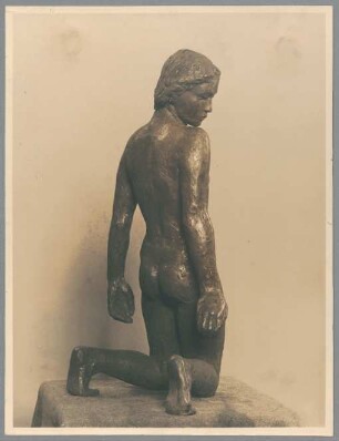 Kniende, 1926, Bronze