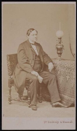 Porträt Karl Rettich (1805-1878; Schauspieler). Albuminabzug auf Karton (Carte-de-visite mit Atelieraufdruck und Widmung recto und verso)