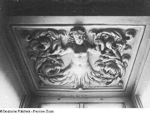 Comotan, G.; Vinetti, Giulio. Stuckdecke. 1662. Detail: Fenstersturz an der Nordseite mit Waldkind. Bautzen, Ortenburg, Audienzsaal