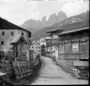 Dolomiten: Dolomitenstraße, Mazzin mit dem Rosengarten