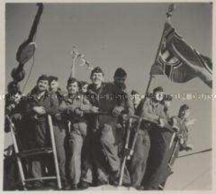 Wehrmachtssoldaten auf einem U-Boot-Turm
