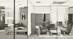 Jugendzimmer Targa : Ausstellungskojen mit Jugendzimmer "Targa" (1978; VEB Möbelwerk Bischofswerda), Garderobe und Sitzgruppe