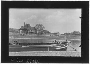Riesa. Blick auf Promnitz - Elbe mit Lastkahn