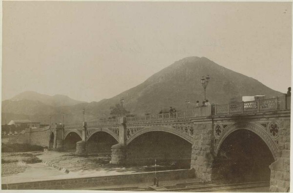 Puente de Balta and San Cristobal mountain in Lima