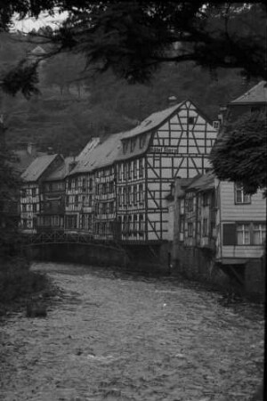 Monschau: 600 Jahre Monschau; Fachwerkhäuser an der Rur