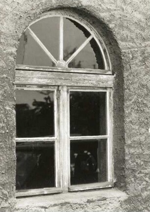 Boxberg/Oberlausitz-Nochten, Bautzner Straße 42. Gasthof. E. 19. Jh. Fenster des Saalanbaus