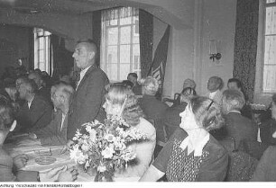 Dresden. Sitzung der Stadtverordneten Dresdens, Auftritt eines FDJ-Chores, Juli 1950 & Stadtverordneten-Sitzung, Juli 1950