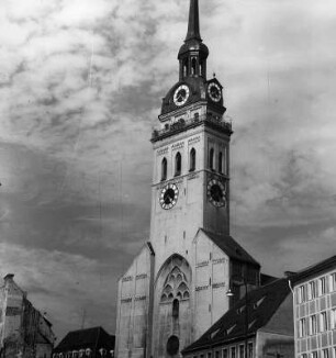 München. Peterskirche (1181/1190 und 1753/1756; I. Gunetzrhainer). Turm