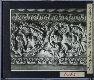 Florenz, S. Maria del Fiore (Dom) : Relief an der Südseite, Details des Gewändes