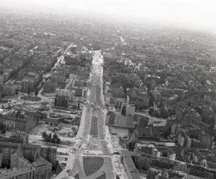 Luftaufnahme, Blick von Norden auf die Wohnbebauung im Gebiet Bundesalle im Bereich zwischen Hohenzollerndamm und Waghäuseler Straße. Berlin-Wilmersdorf, Bundesallee