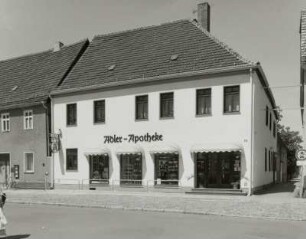 Wohnhaus und Adler-Apotheke