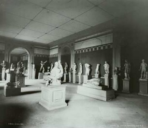 Dresden. Japanisches Palais. Saal 7, Antikensammlung, Saal der Gruppen, Raumgestaltung von Gottfried Semper