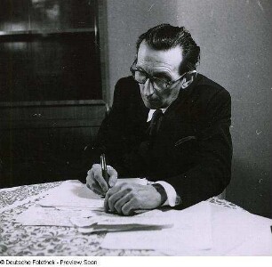 Portraitserie Walter Mehring