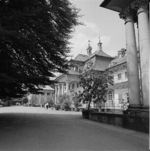 Dresden-Pillnitz. Schloß (1720-1725, M. D. Pöppelmann; 1788-1791, J. D. Schade). Bergpalais, Hofseite