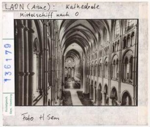 Laon: Kathedrale, Inneres, Mittelschiff nach Osten