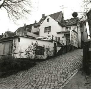 Stolpen. Vorwerk (nach 1795). Torpfosten und Mauer der Grundstückseinfahrt neben dem Schützenhaus
