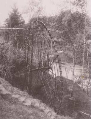 Bei Chengdu?, China. Wasserschöpfrad aus Bambus (auf dem Min-Kanal?, Kanal des Min Jiang)