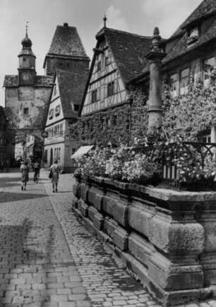 Rothenburg ob der Tauber. Blick auf den Röderbogen und den Markusturm